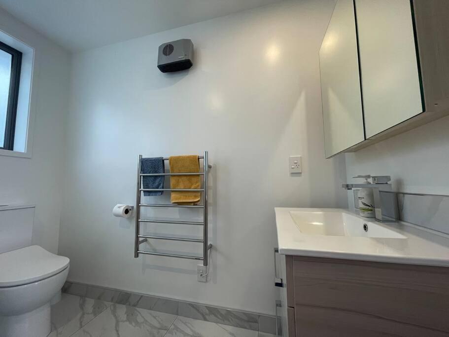 Villa Parkside Retreat - 3 Beds -Sleeps 6 Near Westfield Christchurch Exterior foto